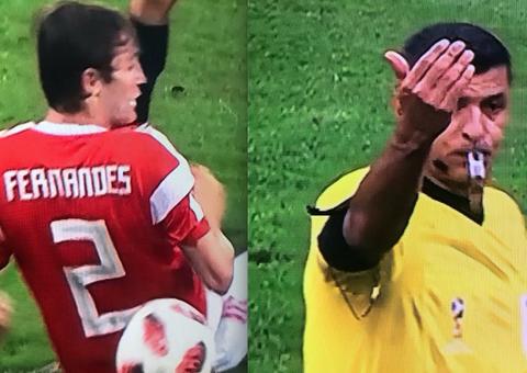  Juiz e jogador brasileiro da Rússia conversam em português durante partida contra Croácia