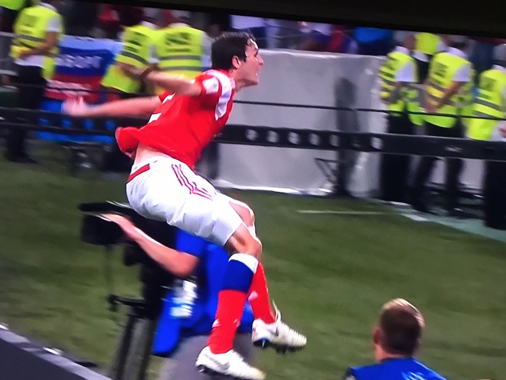 Brasileiro Mário Fernandes salva Rússia ao empatar com Croácia nos acréscimos