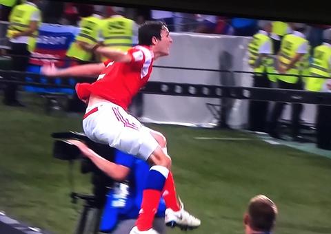 Brasileiro Mário Fernandes salva Rússia ao empatar com Croácia nos acréscimos