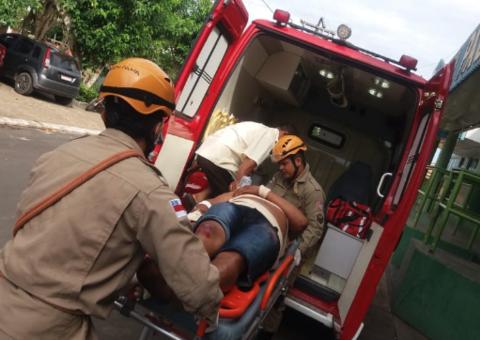 Colisão entre carro e motocicleta deixa dois feridos no Amazonas