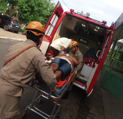 Colisão entre carro e motocicleta deixa dois feridos no Amazonas