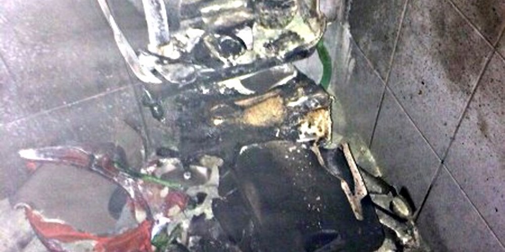 Mulher explode banheiro para tentar matar uma única barata