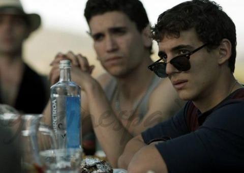  Ator de La Casa de Papel aparece completamente nu em foto malhando