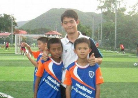 Como um ex-monge e treinador manteve os meninos vivos em uma caverna na Tailândia