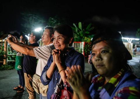 Mais um menino é retirado de caverna na Tailândia; cinco já foram resgatados 