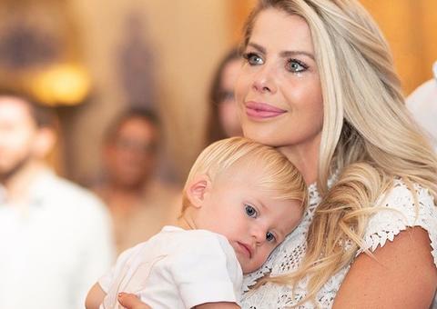 Karina Bacchi batiza Enrico e encanta com fotos, veja