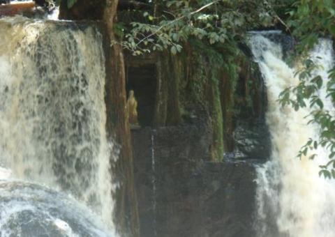Turista carioca desaparece ao fazer selfie em cachoeira de Presidente Figueiredo