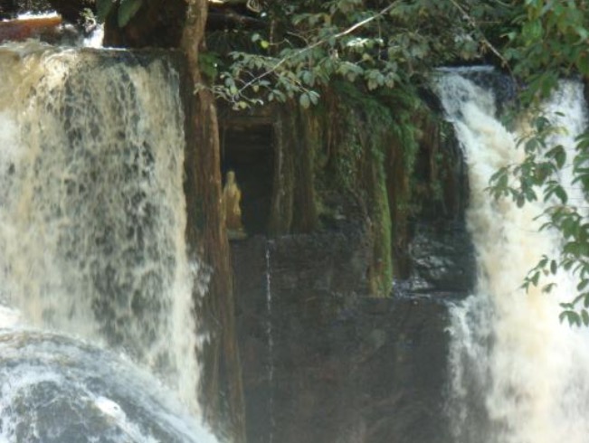 Turista carioca desaparece ao fazer selfie em cachoeira de Presidente Figueiredo
