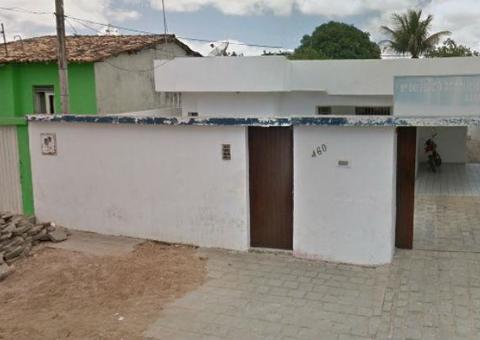 Homem espanca companheira e a obriga comer seu próprio cabelo