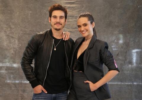 Ex da filha do Didi, Nicolas Prattes e Juliana Paiva trocam beijos em festa 