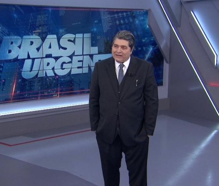 Datena desiste de candidatura e volta de surpresa ao ‘Brasil Urgente’ 