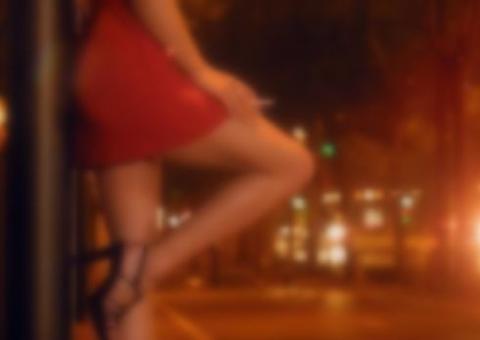 Homem se recusa a pagar programa e tem carro roubado por travesti