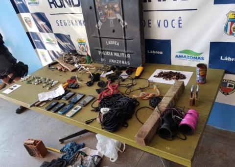 Polícia apreende armas e drogas durante revista em celas de detentos no Amazonas