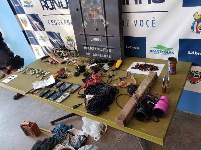 Polícia apreende armas e drogas durante revista em celas de detentos no Amazonas