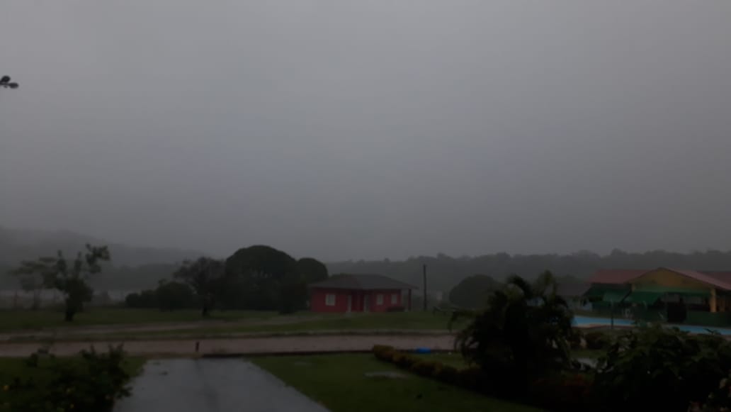 Forte chuva dificulta buscas por turista que caiu em cachoeira de Presidente Figueiredo