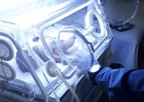 Pai de bebê indígena enterrada viva pede guarda da menina à Justiça