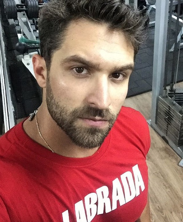 Saiba tudo sobre o gato que beijou Nego do Borel em clipe