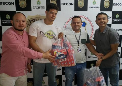 Polícia doa caixas de sabão em pó apreendidas para instituições de caridade 