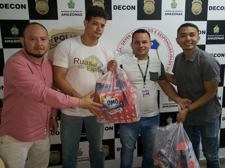 Polícia doa caixas de sabão em pó apreendidas para instituições de caridade 