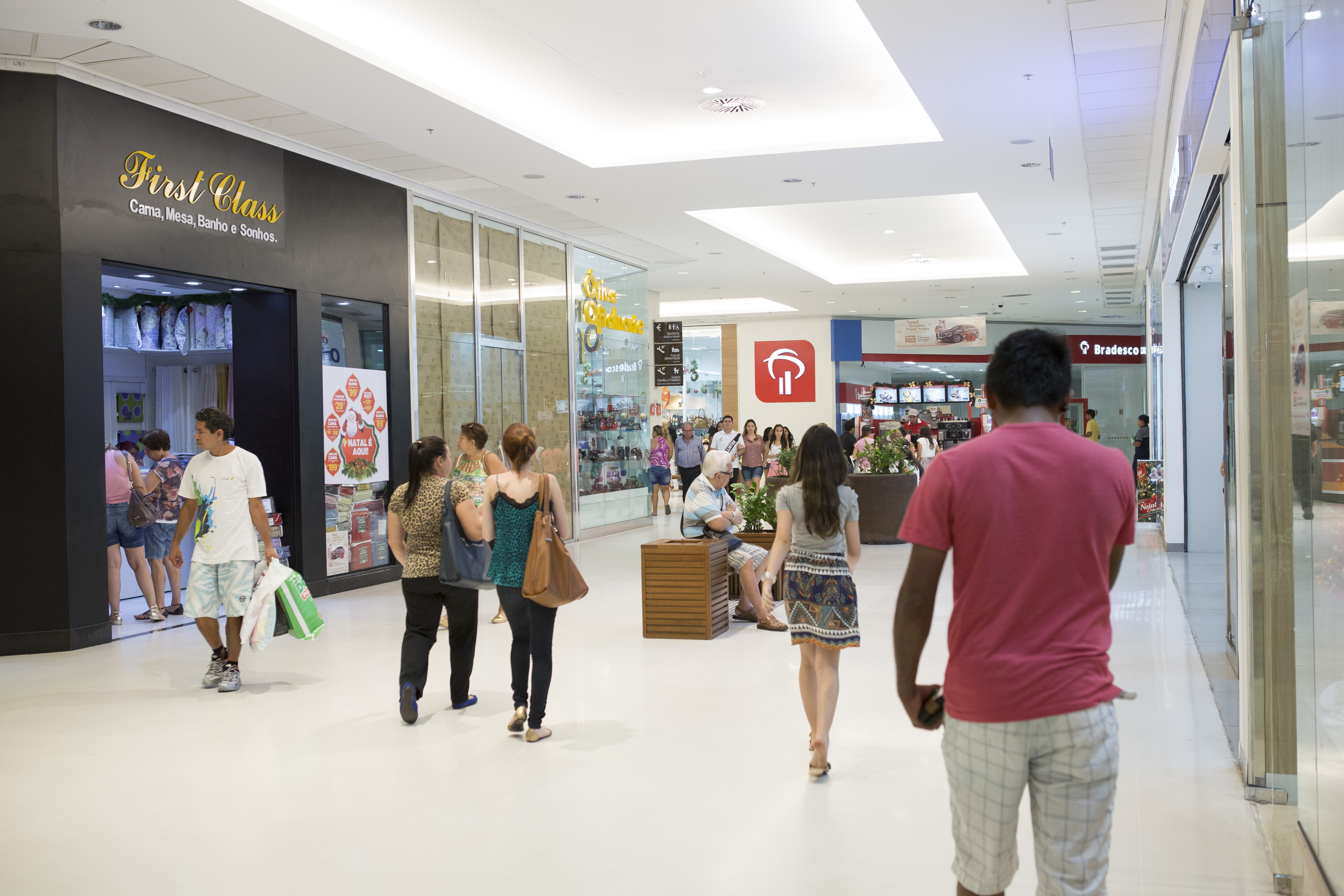 Shopping de Manaus faz liquidação com até 70% de desconto 