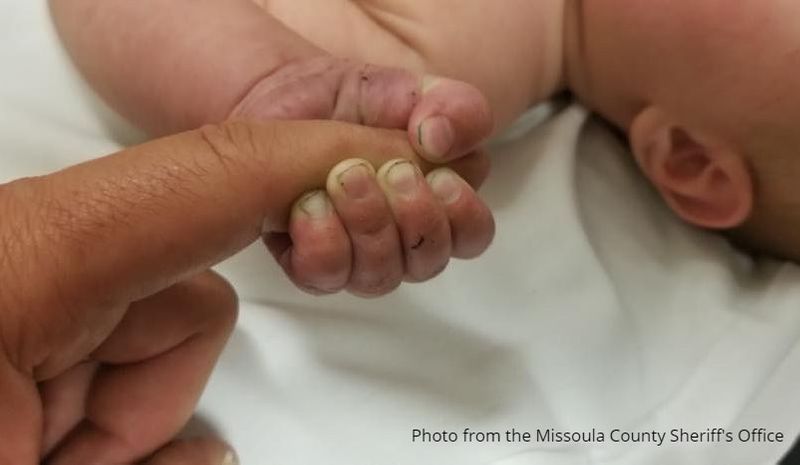 Bebê é enterrado vivo e milagre acontece 9 horas depois