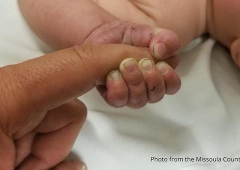 Bebê é enterrado vivo e milagre acontece 9 horas depois