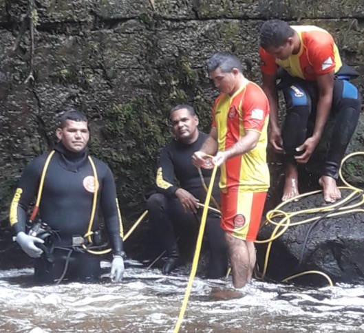 Buscas por turista carioca que caiu em cachoeira entram no 3º dia