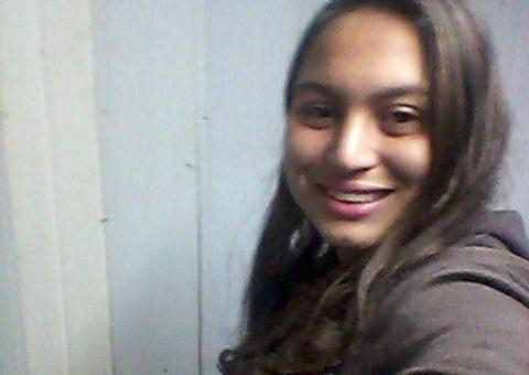  Mulher é encontrada morta debaixo do sofá de casa