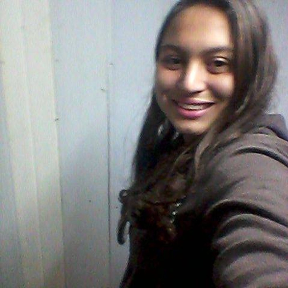  Mulher é encontrada morta debaixo do sofá de casa