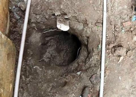 Adolescentes cavam buraco em cela e fogem de delegacia no Amazonas 