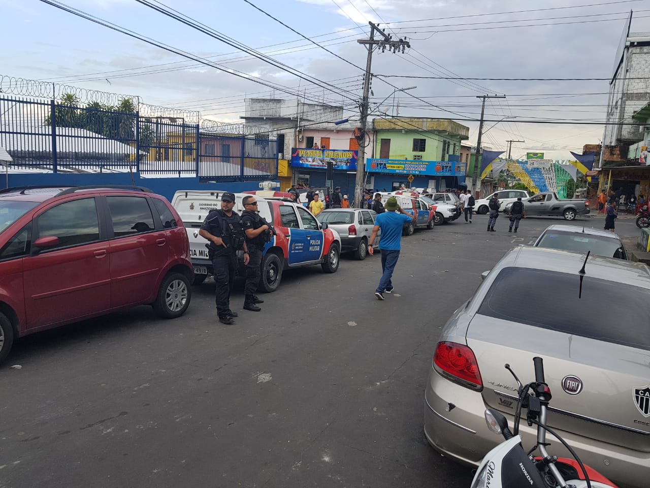 Após terem motos apreendidas, homens tentam tomar veículos a força e são presos