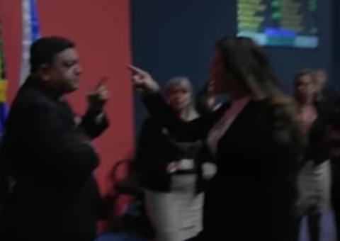 Deputados trocam farpas e se xingam de 'safados' na ALEAM