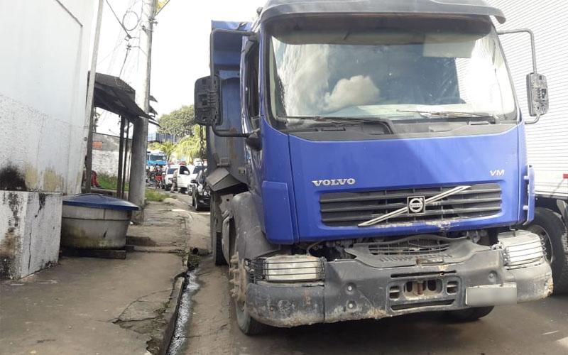 Motociclista morre ao ter cabeça esmagada em acidente na Avenida do Turismo