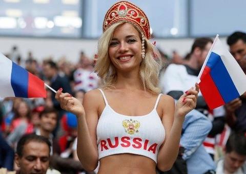 Fifa pede a emissoras que evitem filmar 'torcedoras atraentes' na Copa