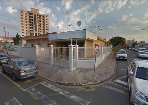 Pais esquecem criança de 2 anos em creche e vão buscá-la na delegacia 