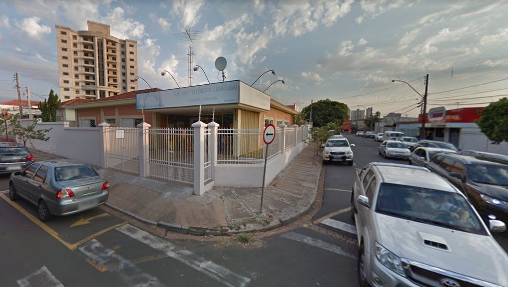 Pais esquecem criança de 2 anos em creche e vão buscá-la na delegacia 