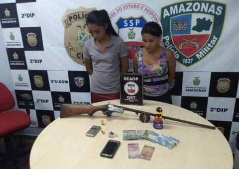 Duas mulheres são presas com armas e drogas em Manaus