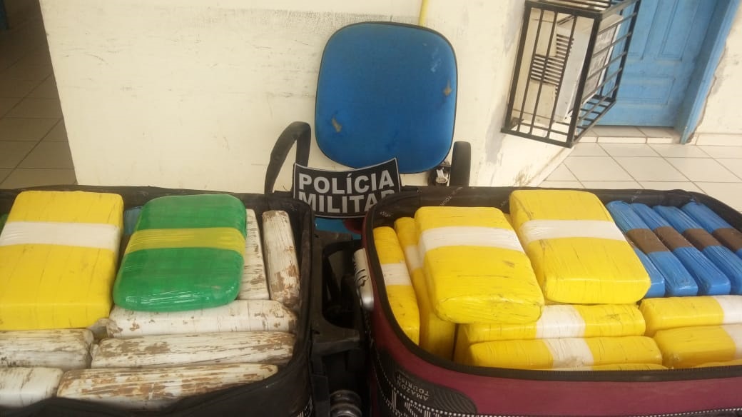 Polícia apreende 40kg de drogas escondidos em malas dentro de barco no Amazonas