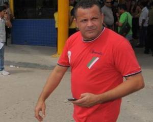 Um gângster no sindicato aterrorizando a cidade e desafiando a justiça