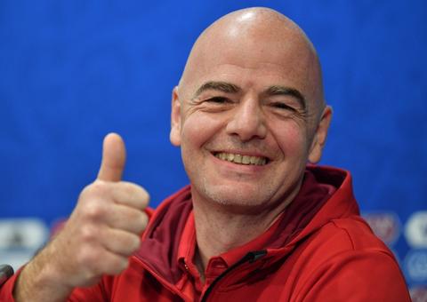 Presidente da Fifa gargalha ao falar de Neymar, elogia, mas pede 'verdadeiro' futebol