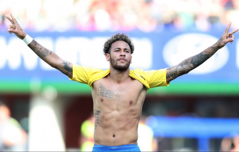 Presidente da Fifa gargalha ao falar de Neymar, elogia, mas pede 'verdadeiro' futebol