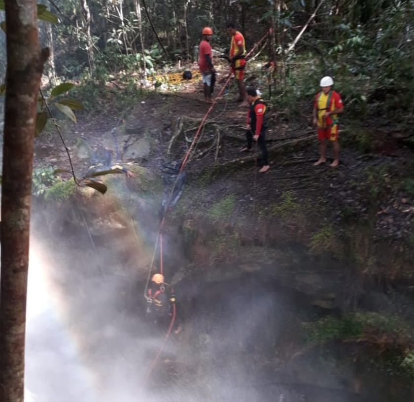 Bombeiros retomam buscas por turista carioca após trégua de chuva