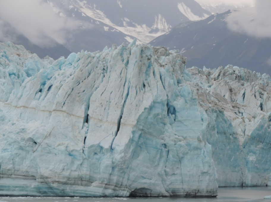 Iceberg gigante se aproxima de vilarejo e pode causar tsunami 