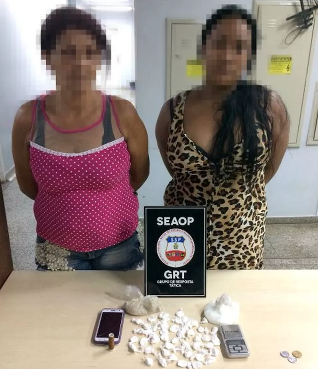 Duas mulheres são presas em flagrante com oxi e cocaína em Manaus