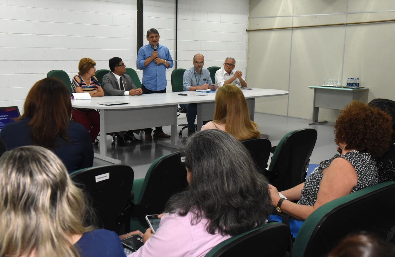 Em Manaus, estudantes de escolas públicas e universidades vão receber vacina contra sarampo