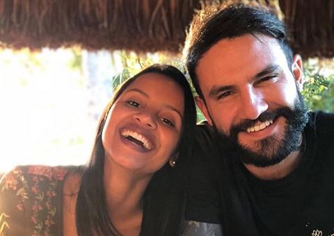 De calcinha, ex-bbb Gleici aparece na cama em foto ousada com Wagner