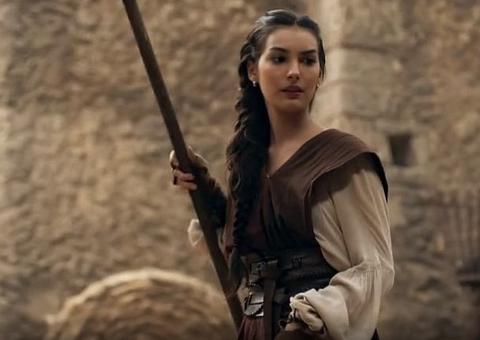 Deus Salve o Rei: Selena é filha perdida de Otávio e vira rainha