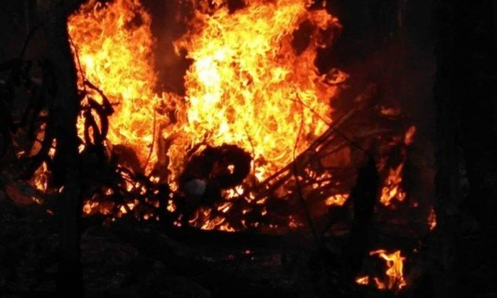 Queda de avião deixa dois mortos em festival