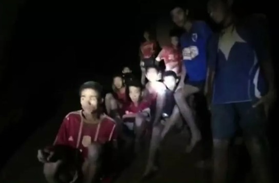 Mergulhador diz que encontrou meninos na caverna pelo cheiro e revela detalhes