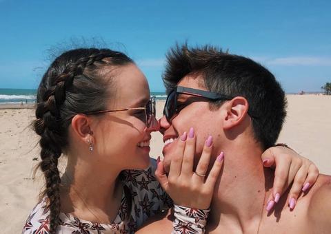 Larissa Manoela comemora 7 meses de namoro com declarações